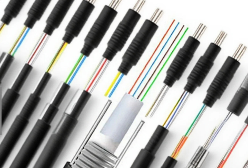 24AWG 피복 네트워크 LAN 케이블 내구성 4P 연선 구조 STP / UTP 와이어 타입